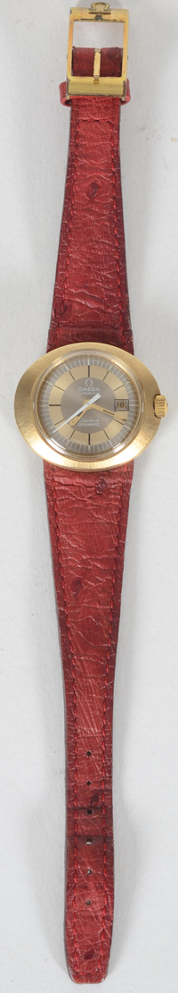 Omega Genève Dynamic gold plated ladies watch — View of the wathc with its probably original red leather strap