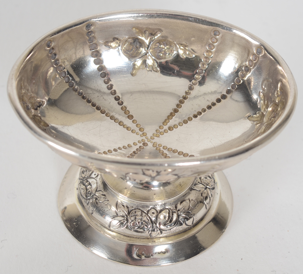 A historismus silver egg cup, in the 18th century style — View from the inside