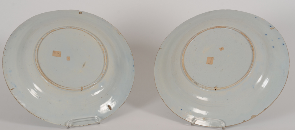 A pair of Delftware dishes with grape decoration — Back of the dishes