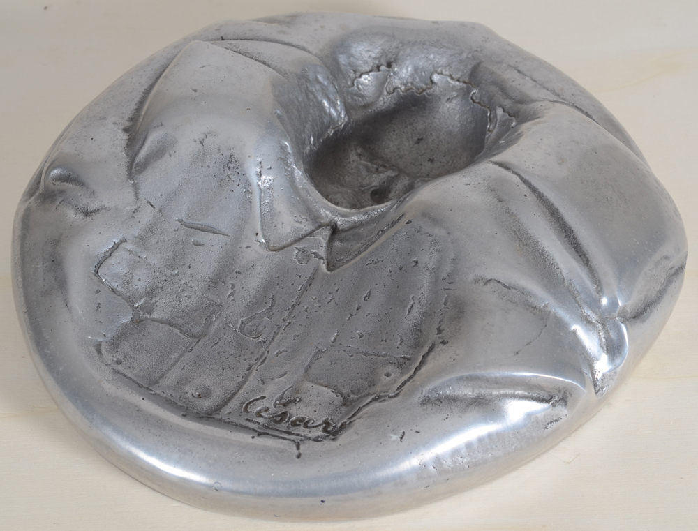 César — Side view