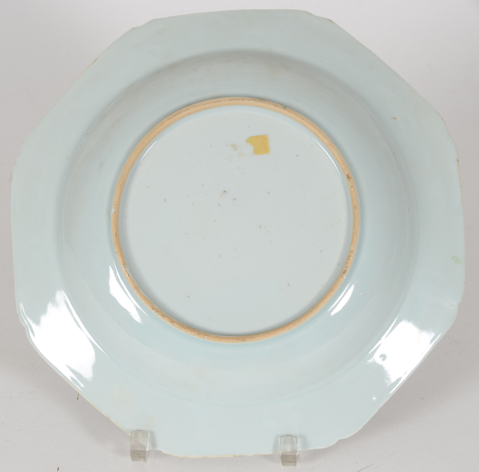 set of 4 Chinese porcelain octogonal plates — Back of one of the plates