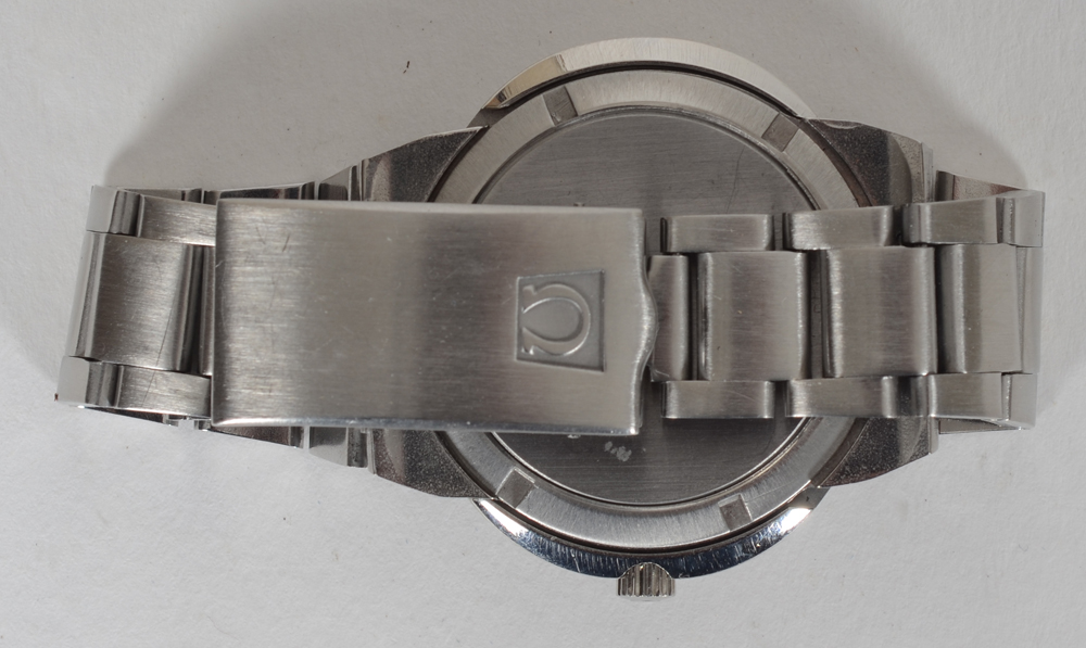 Omega Genève Dynamic automatic wristwatch — View of the back with the clasp closed