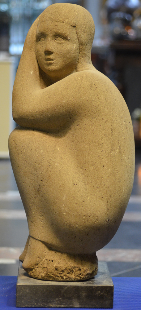 Ghisleen Heirbaut — Fille accroupie, sculpture originale en taille directe, années 50-60?