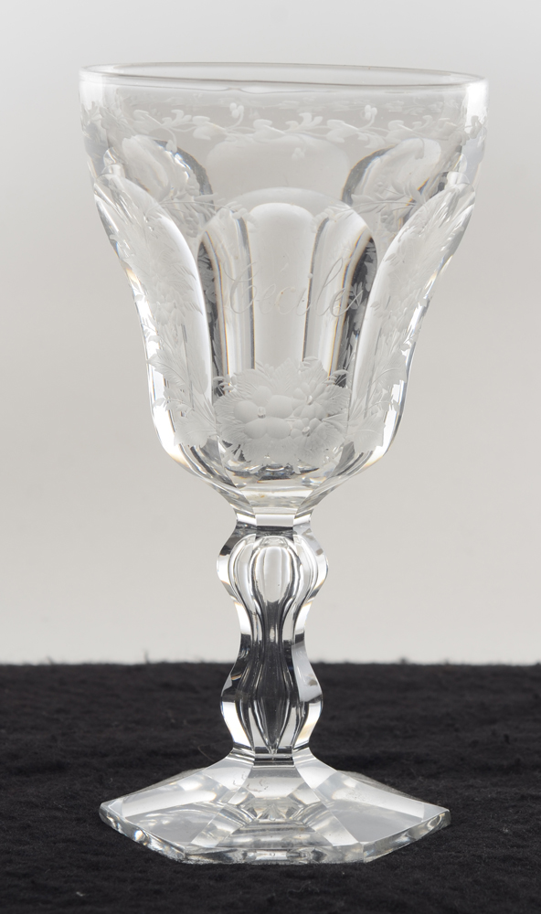 Val St-Lambert, model Lalaing, cut crystal wine glass, engraved — Grand verre en cristal taillé et entièrement décoré à la garvure, avec le nom 'Cécile' et la date '1879'