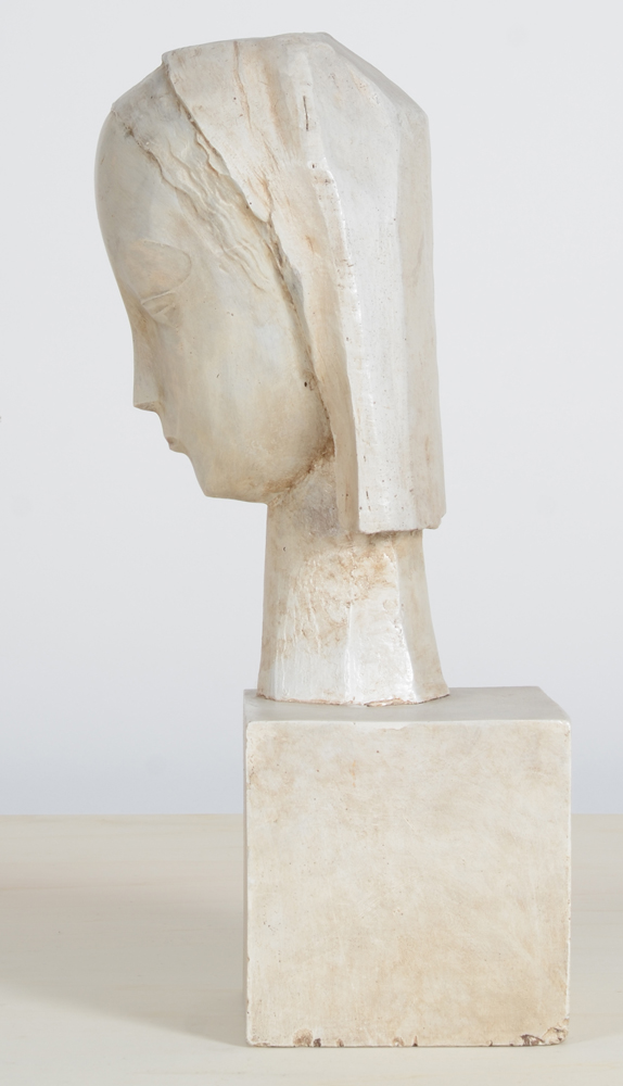 Emile Poetou — Side view of the sculpture