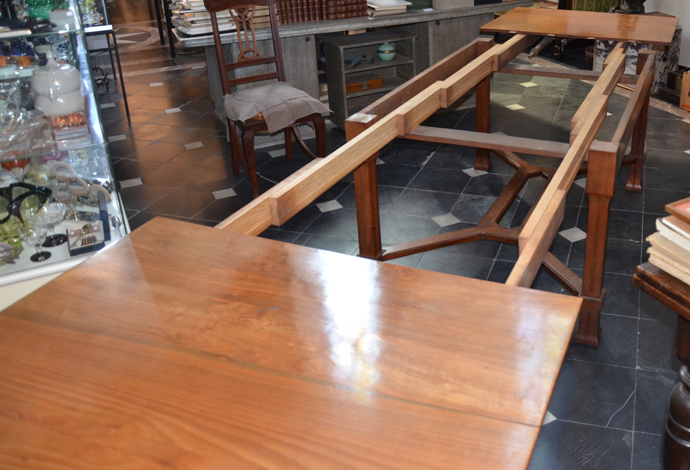 F. De Deyne (Gand) — View of the extended table