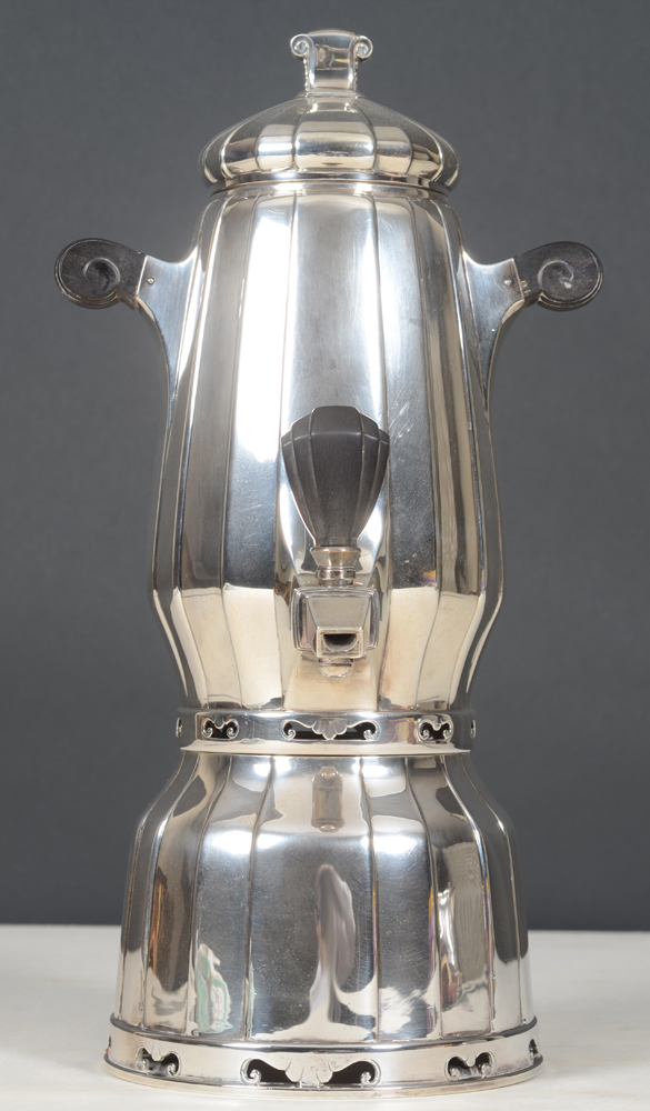E. & R. Altenloh (Brussels) — The spectacular samovar in silver and wood