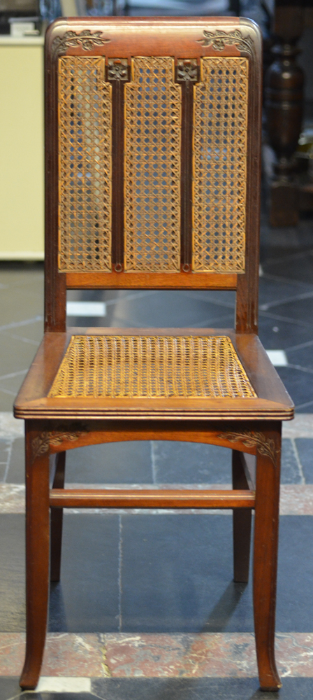 A set of 6 solid mahogany jugendstil chairs — Une série de 6 chaises art nouveau en acajou massif