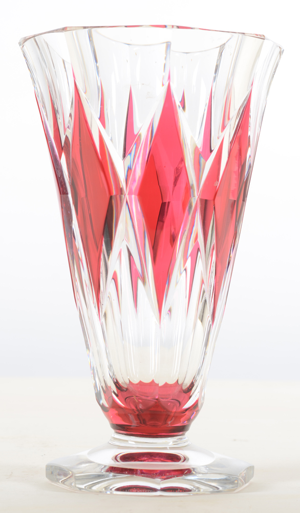Val St-Lambert a 1960's clear cut cristal and red overlay octogonal vase — view from the side