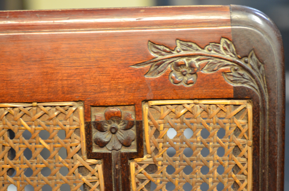 A set of 6 solid mahogany jugendstil chairs — Detail of the carving into the wood