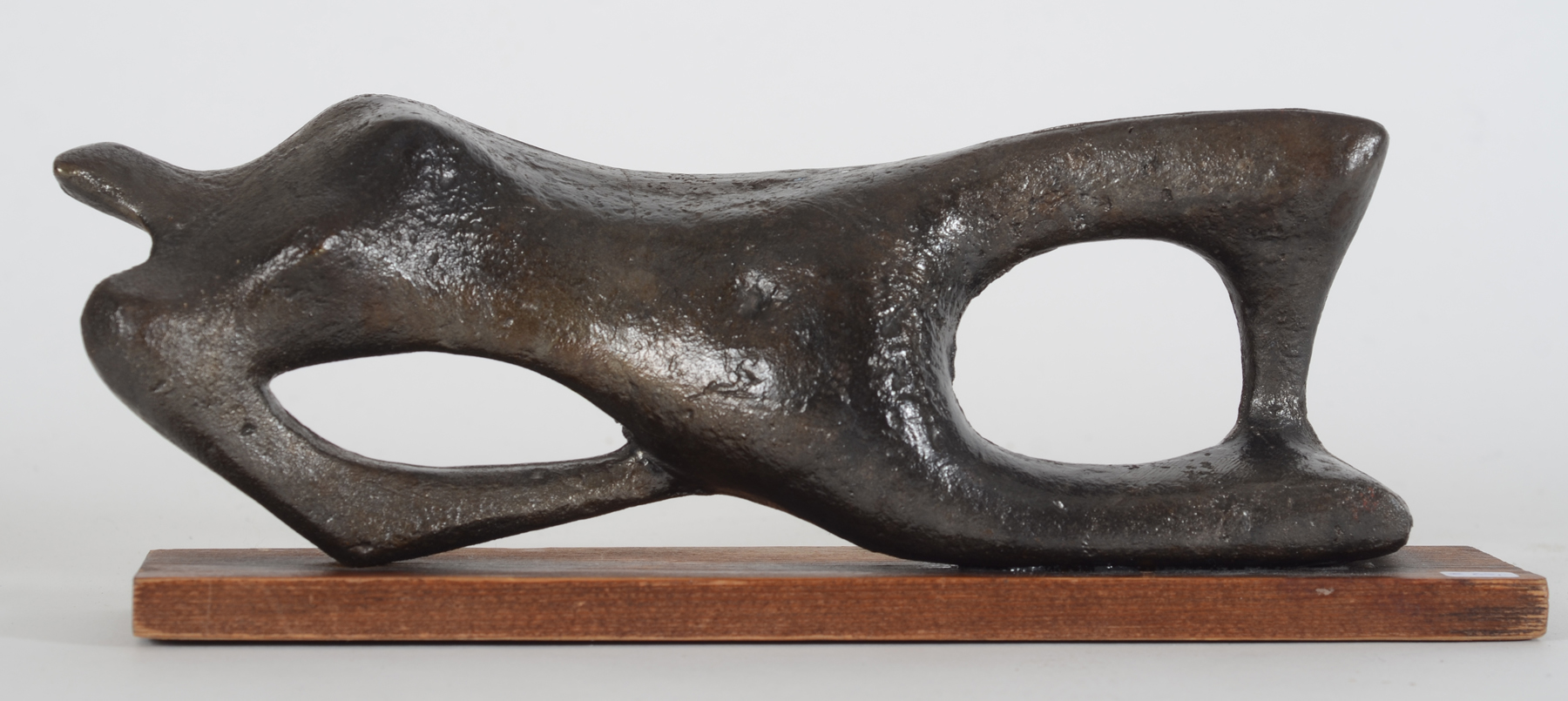 Marc De Bruyn (Nieuwenkerken 1924 - Aalst 2009) sculpture Femina — <p>Sculpture en fonte de fer, signée, ca. 1970</p>