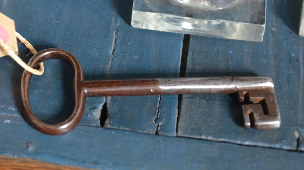 Louis XIVth display cabinet — With the original key