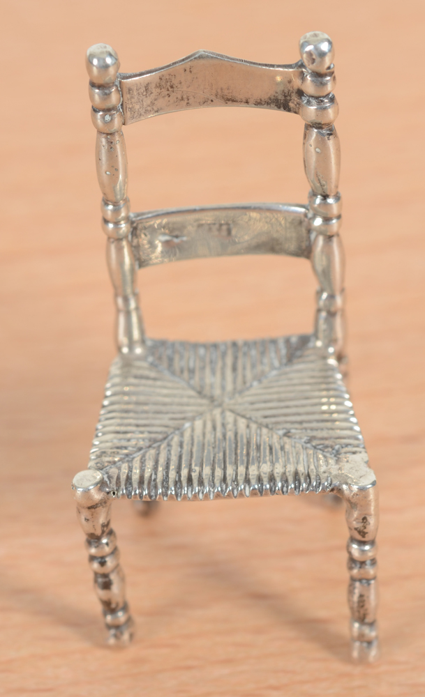 4 silver Dutch miniature chairs — Detail of 1 chair