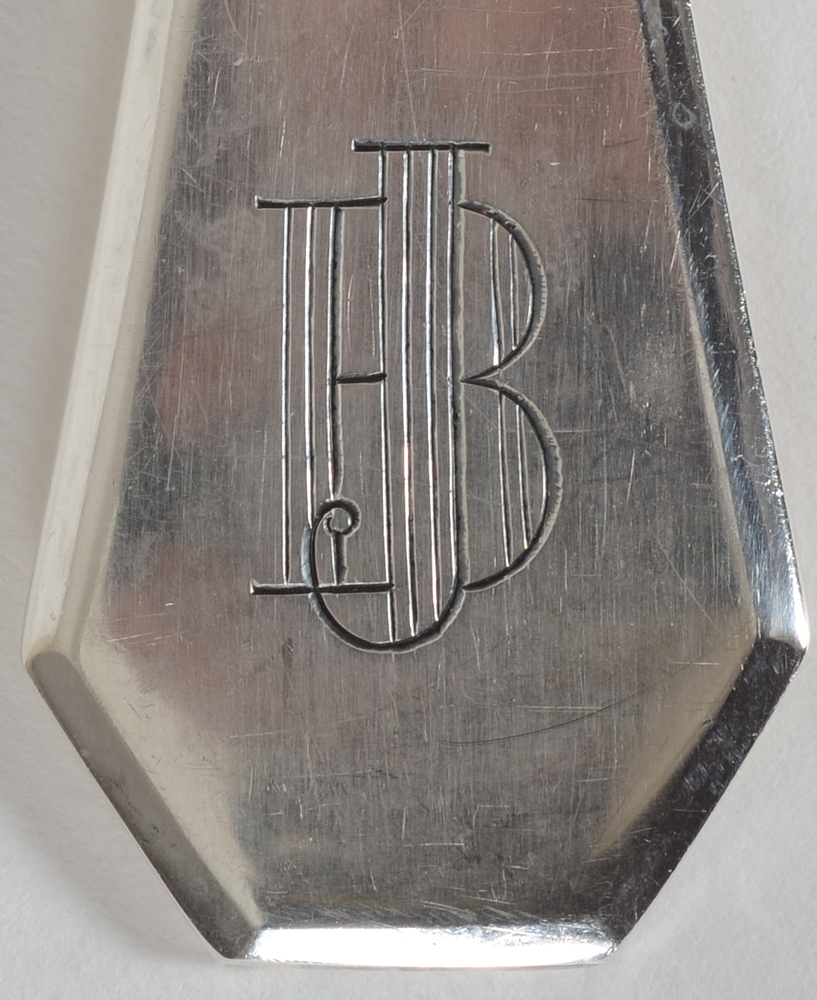 Delheid Frères (Brussels) — Detail of the art deco engraving at the back