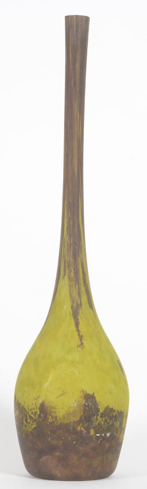 Daum Nancy — Vase solifore en verre dit 'Jade', signé