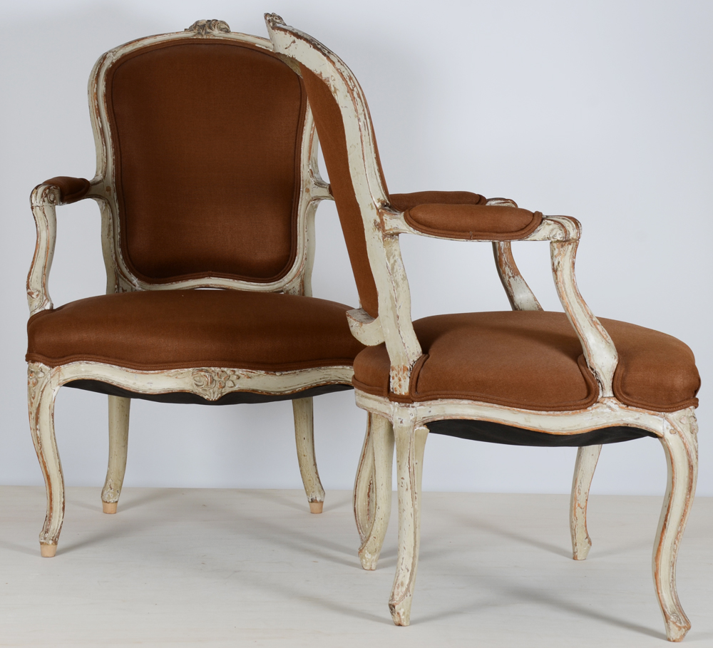A pair of LXV patinated wood armchairs, possibly from the period — Paire de fauteuils L XV en bois patiné, probablement 18e ou début 19e