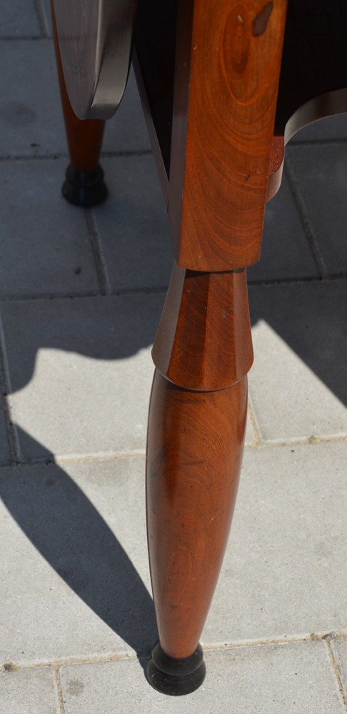 Charles Van Beerleire - La Flandre (Gent) — Detail of one of the legs of the table