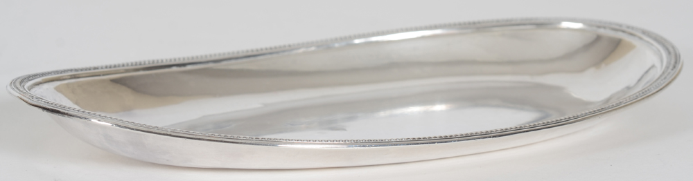 An oval handmade perlé silver dish, France, 19th century — Side view