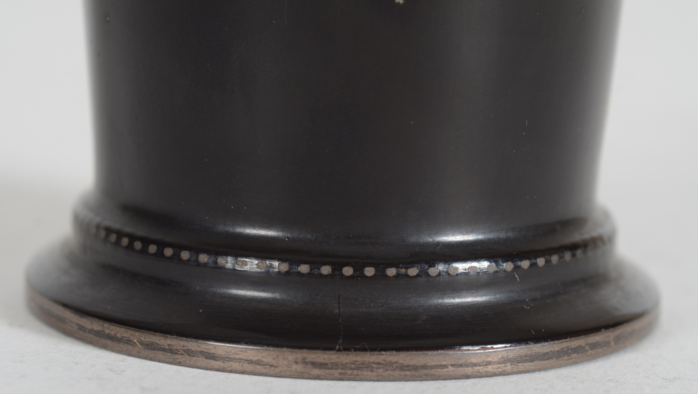 Marcel Wolfers — Detail of the base with little crack to the lacquer visible