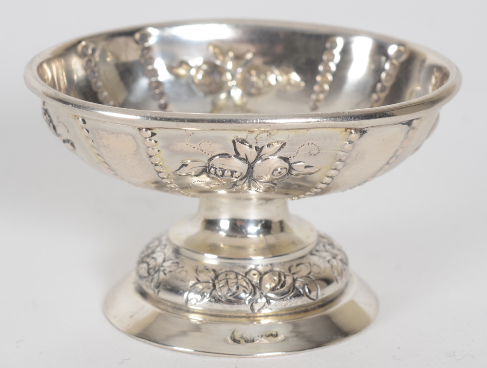 A historismus silver egg cup, in the 18th century style — Coquetier en argent massif, Allemagne, ca. 1900