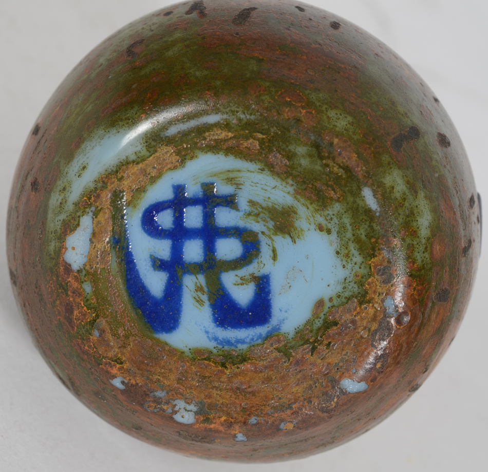 Val Saint-Lambert, a small but nicely decorated so-called Onion de Jemeppe vase — Mark on the bottom of the base