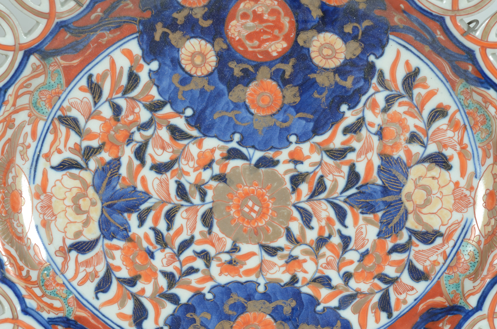 A pair of oval porcelain Imari dishes, Japan — Detail of the pattern on the other dish