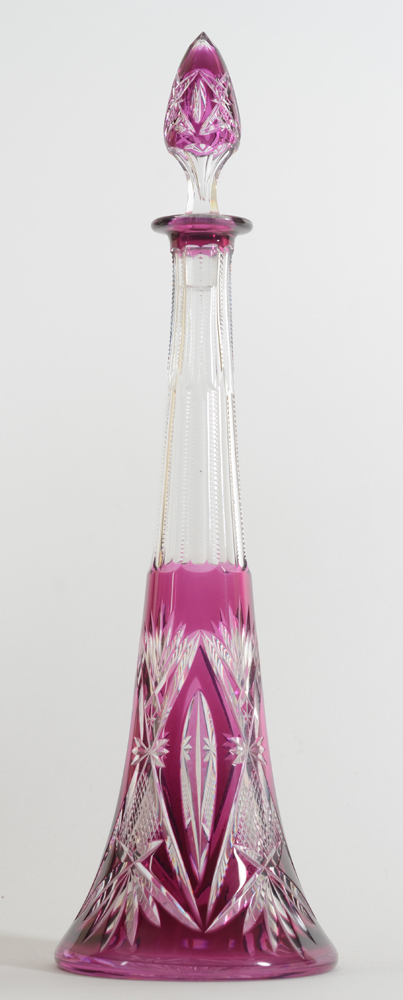 Val Saint-Lambert, a double overlay purple and clear cut crystal decanter — Carafe Val St-lambert, taillée, très bon état