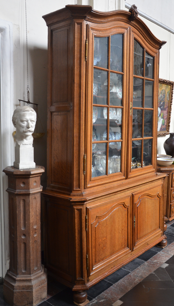 Louis XIVth display cabinet — Vitrine flamande en chêne d'époque Louis XIV de qualité supérieure