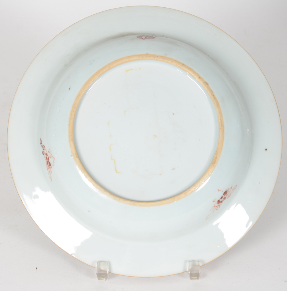 Chinese Famille rose soup plate with two paradise birds — Back of the soup dish with red flower decoration