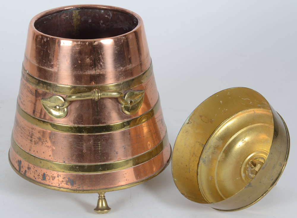 A Dutch Arts and Crafts 'Doofpot' or Ashes box, ca. 1900 — The box open