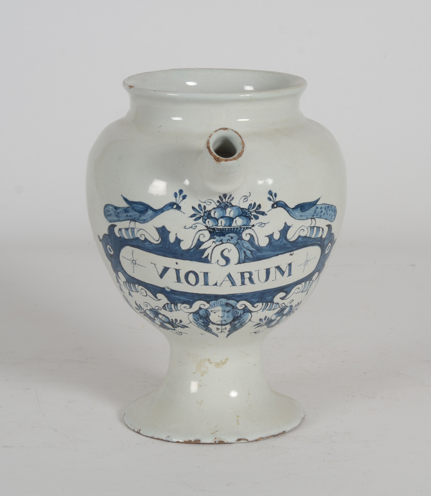 Delft syrup jar — For a liquid drug containing 'Violarum' as a main ingredient