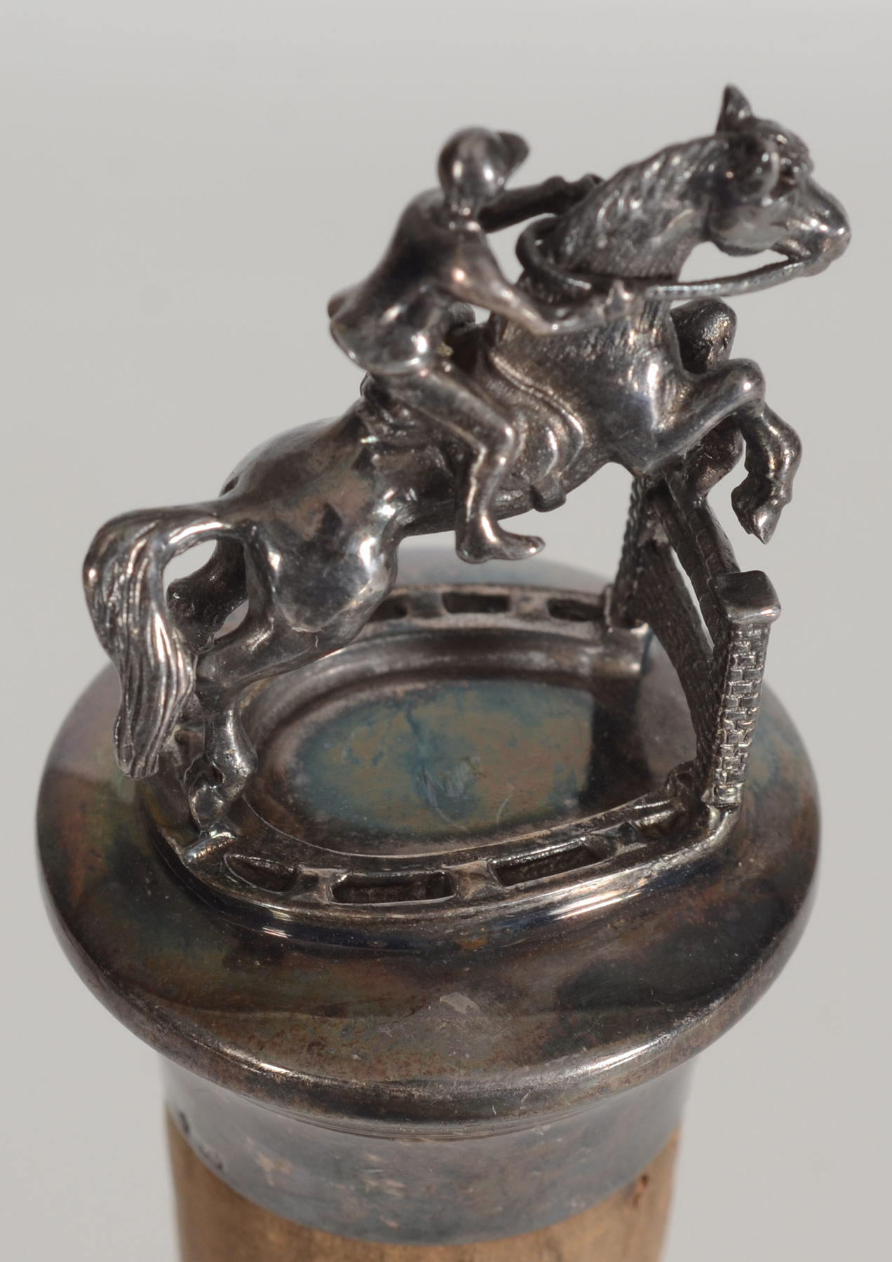 Lucky_jockey_stopper_silver_above