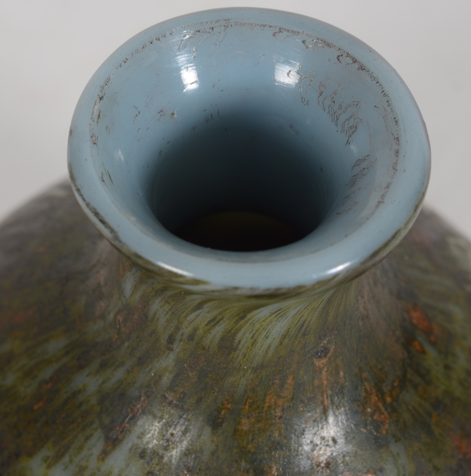 Val Saint-Lambert, a small but nicely decorated so-called Onion de Jemeppe vase — The rim in perfect condition