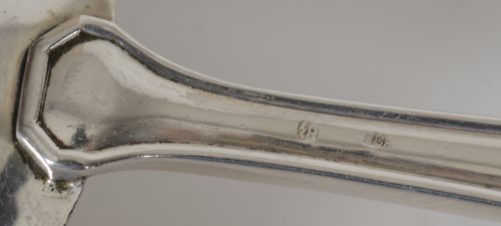 Delheid Frères a rare silver art deco sauce ladle of the model 42 — Makers mark and alloy mark of the 1930's