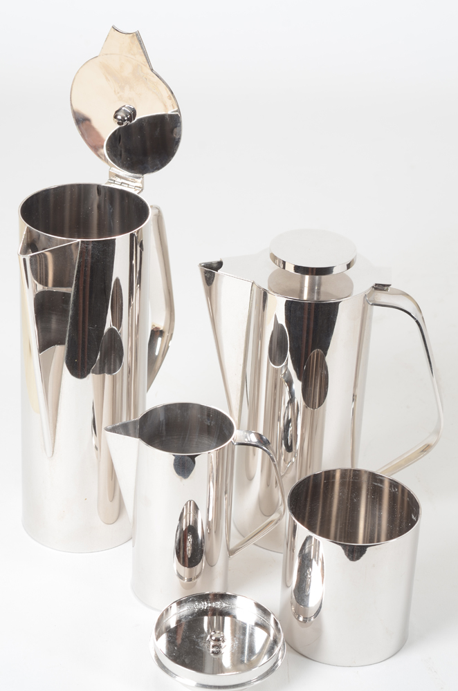 Delheid Frères SA (Brussels), a complete Rhodargo 'Climax' coffee and tea service — View of the ensemble with coffee pot and sugar bowl open