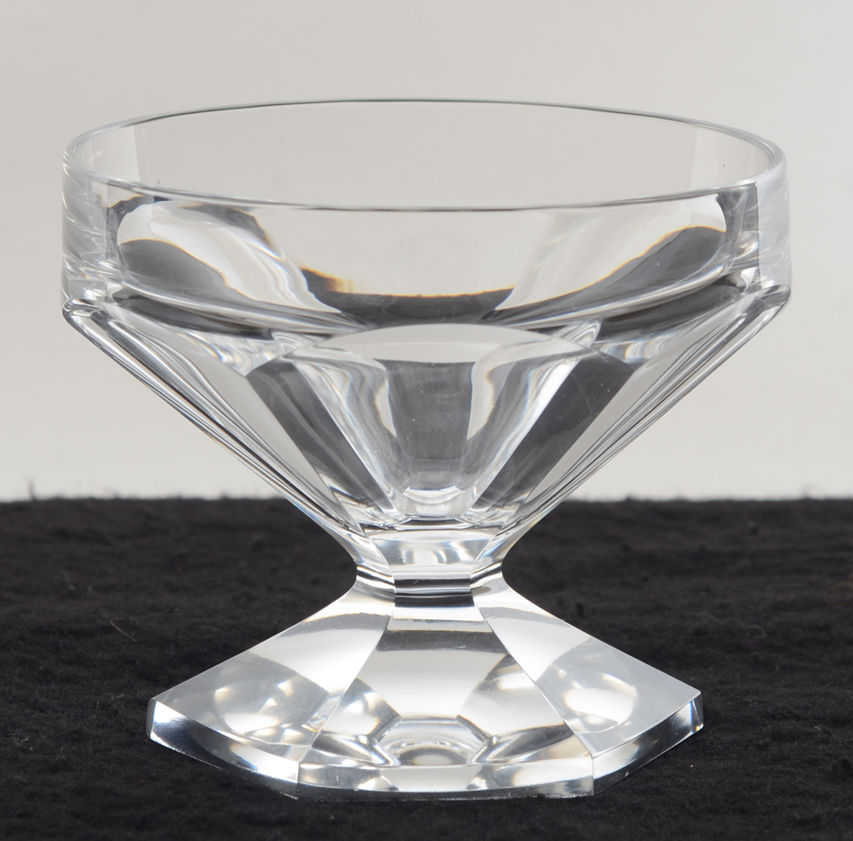 Val St-Lambert Nungesser (sans jambe) cut crystal champagne glass — Coupe à champagne en cristal taillé de style art deco