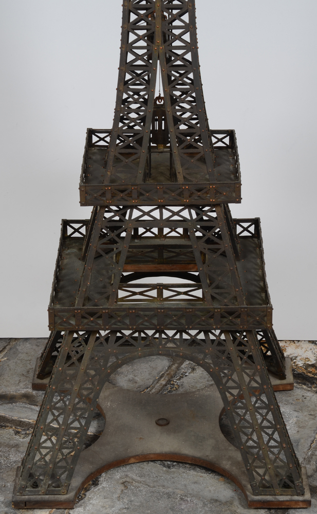 A vintage riveted copper maquette of the Eiffel Tower — Detail of the base