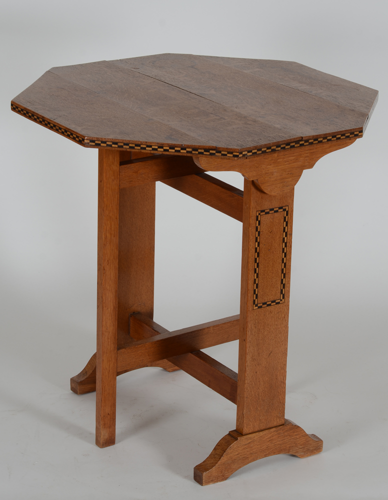 Architect Richard Acke (design) and Victor Acke (execution) — Petite table dépliant en chêne massif, commande spéciale