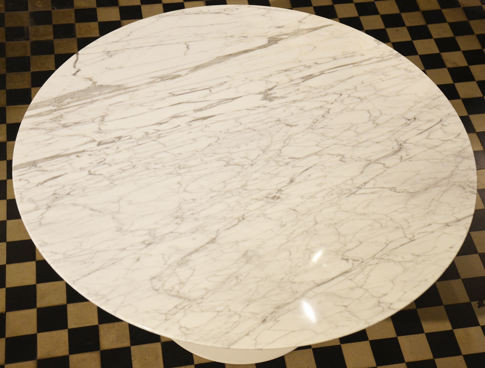 Eero Saarinen Tulip table — The marble table top