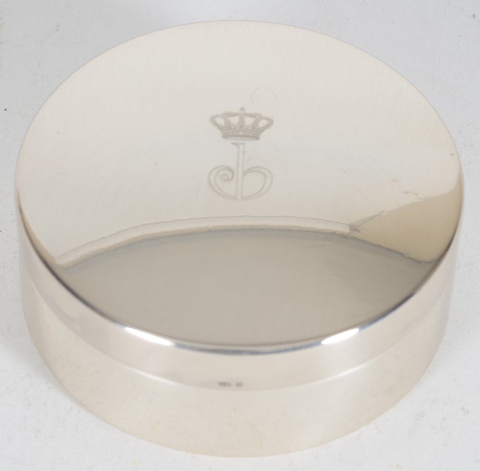 Prins Bernhard van Lippe-Biesterfeld, a silver presentation box with monogram — Een zilveren presentatiedoos met het monogram van Prins Bernhard, 2003<br>