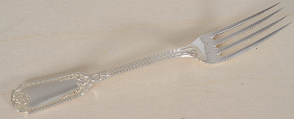 Delheid Frères, a complete set of L XIV style cutlery in silver for 12 persons — Detail of the large fork