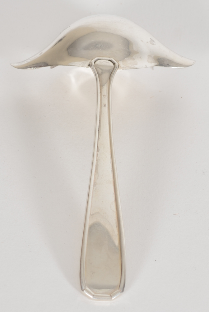 Delheid Frères a rare silver art deco sauce ladle of the model 42 — Back of the ladle
