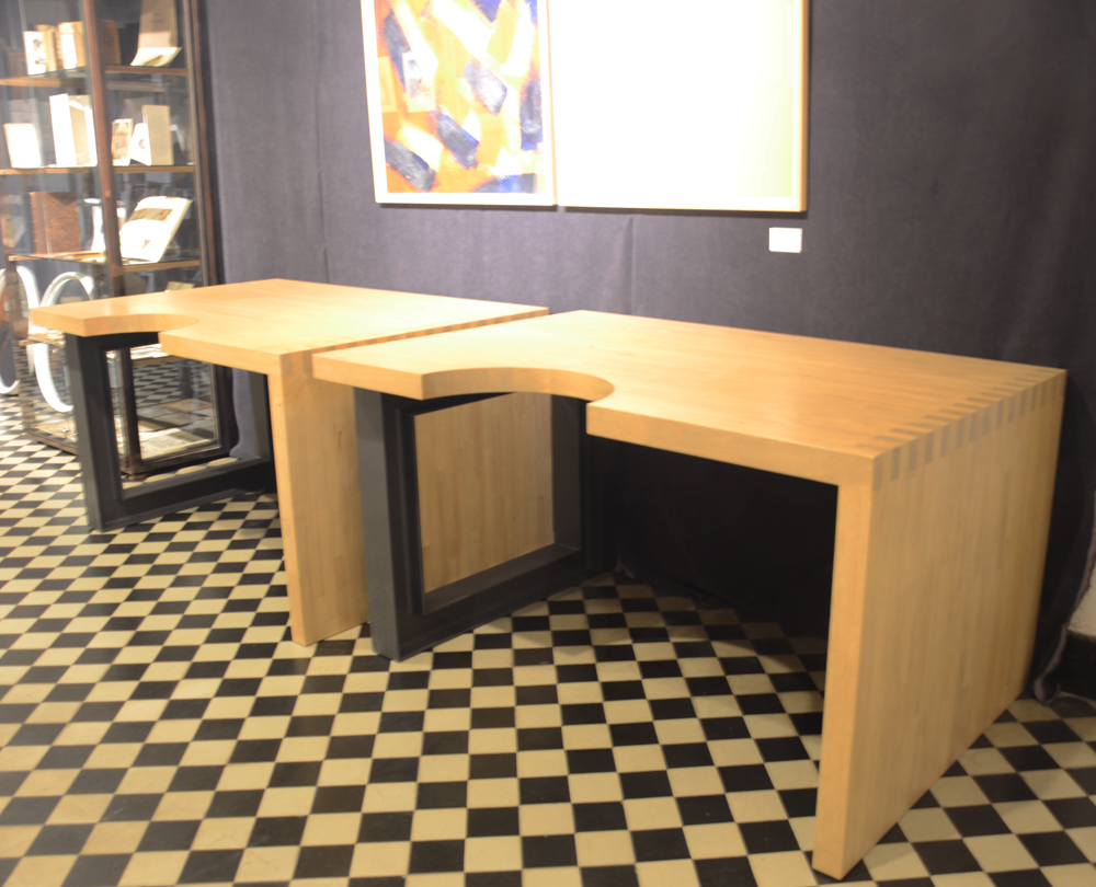 Gevaert-Vanheuverswyn (architects) — Side view of both desks