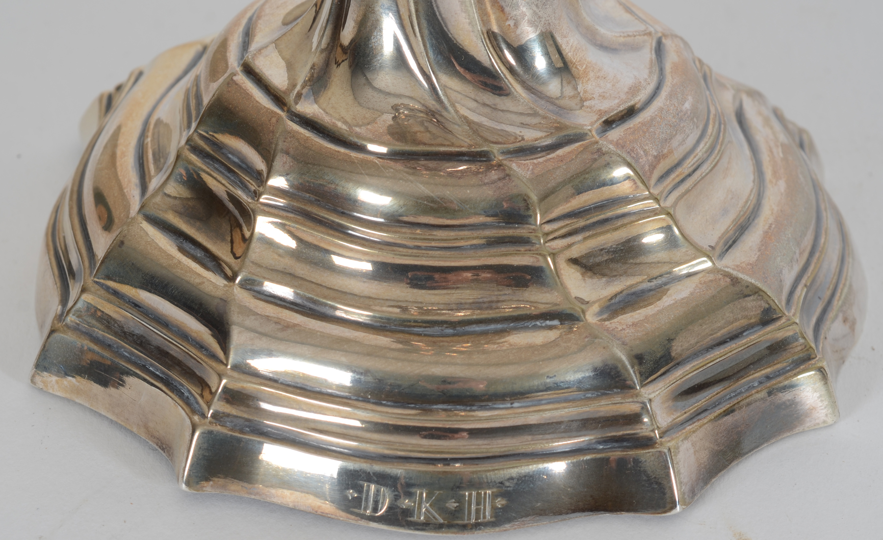 Joannes Baptista MS Paulus (Stuyck  2793-2796), A good handcrafted L XV 18th silver candlestick 1775 — <p>Detail of the base with previous owners intitals</p>