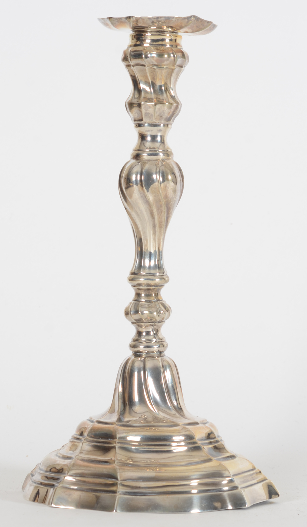 Joannes Baptista MS Paulus (Stuyck  2793-2796), A good handcrafted L XV 18th silver candlestick 1775 — <p>Frontal view</p>