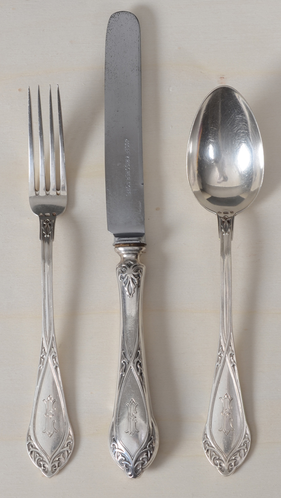 Philippe Wolfers for Wolfers Frères 207 silver art nouveau fork, knife and spoon — Grande fourchette, couteau et cuillère en argent massif art nouveau, très rare et important modèle