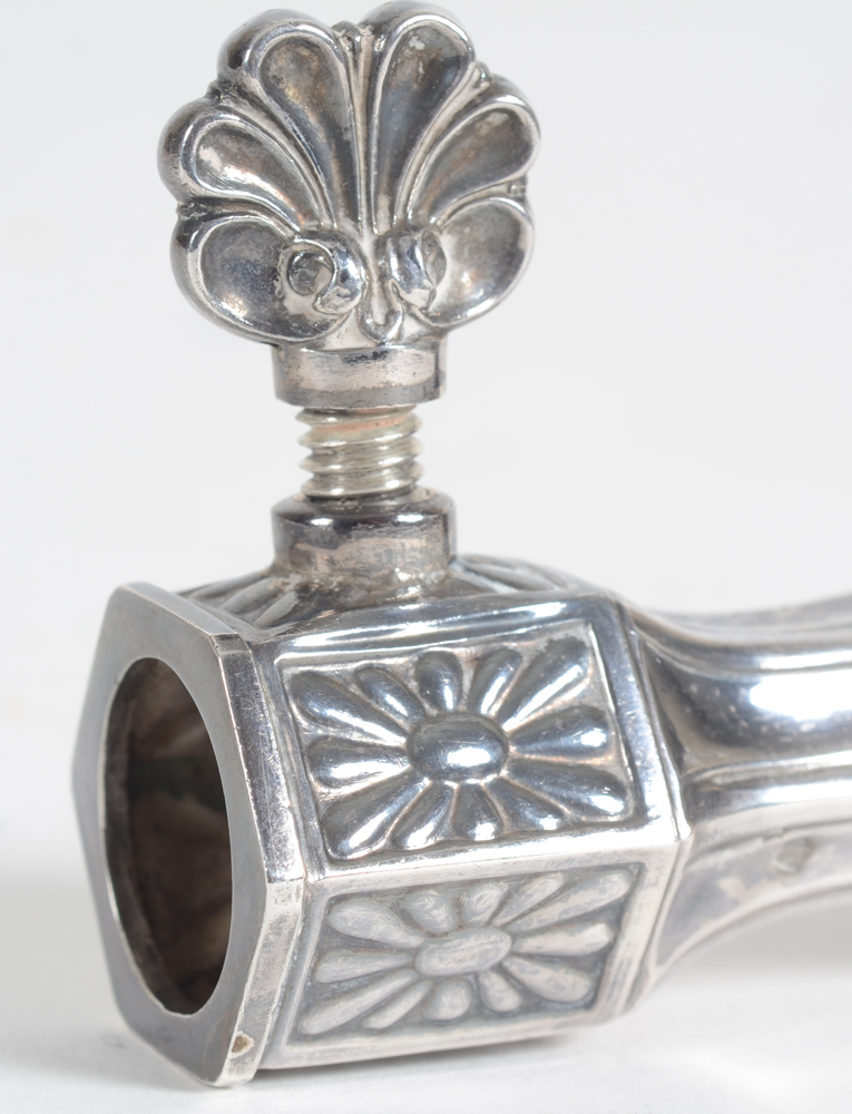 Manche à gigot or à volaille in silver, Brussels 1832-1858 — Detail of the front