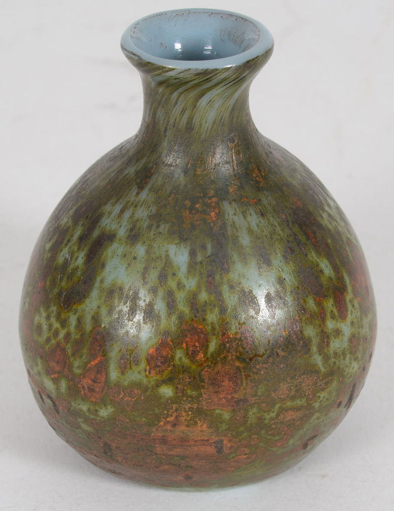 Val Saint-Lambert, a small but nicely decorated so-called Onion de Jemeppe vase — View from above