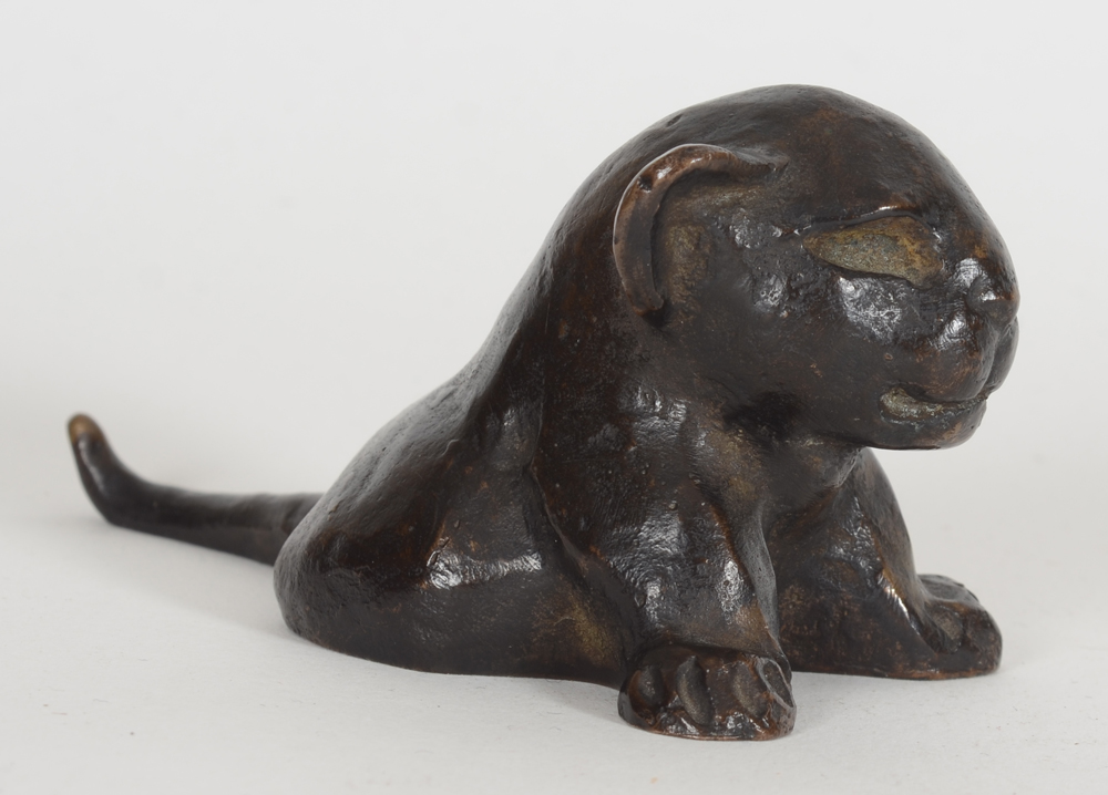 Arthur Klingler, a bronze sculpture of a lion cub — Side to the right