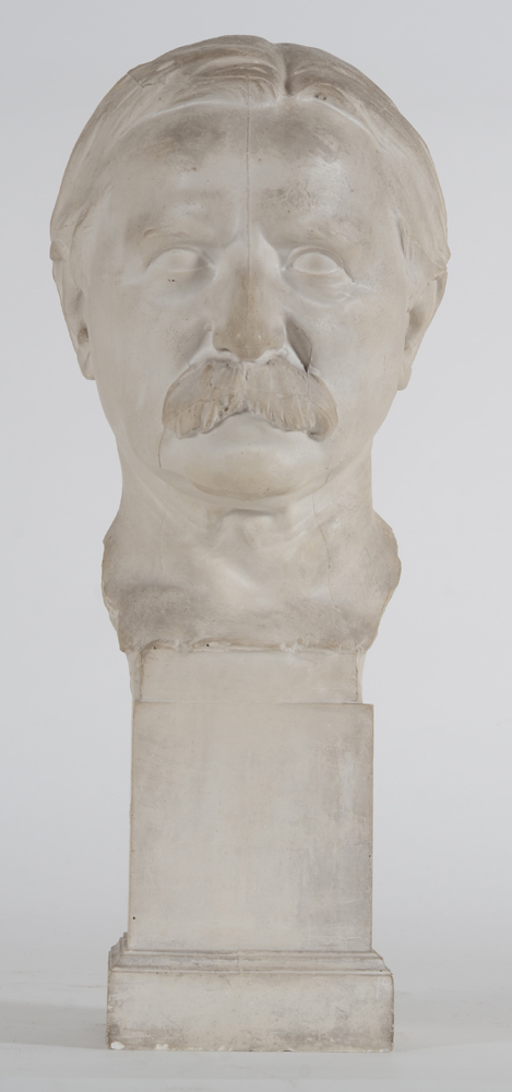 Jules Lagae a male portrait, signed and dated 1903 — Beau platre original, signé et daté 1908